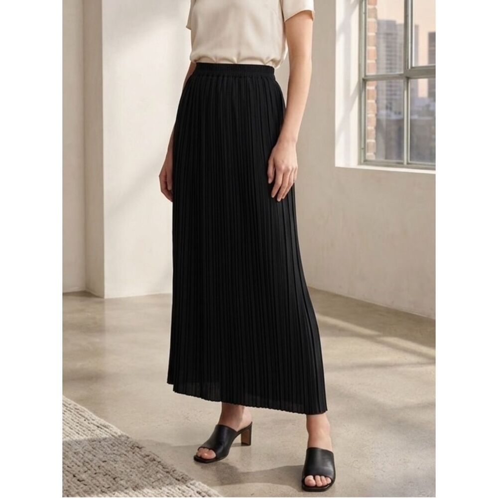 Take 50% OFF- Posh Elegant Black Pleated Skirt, Size-L